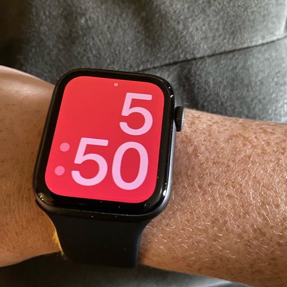 Apple Watch SE 44mm - Picture 2 of 2